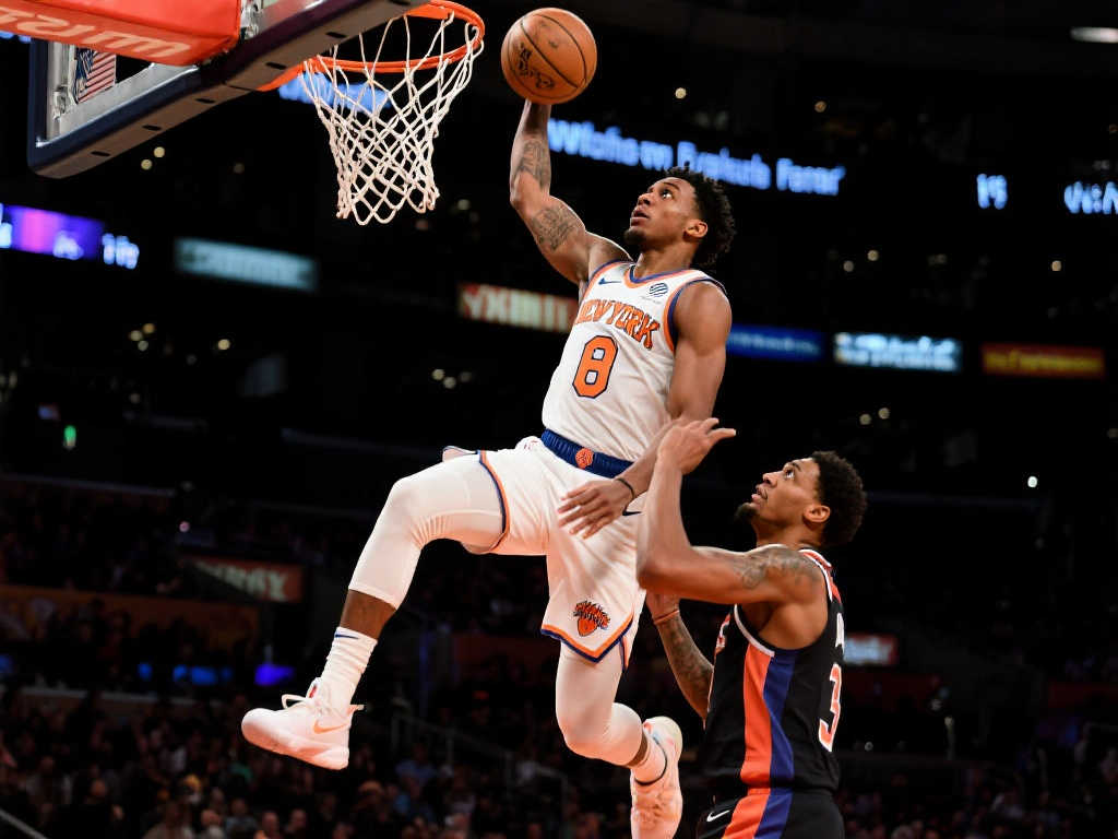 [流言板]西亚卡姆罚球失手，内史密斯霸气隔扣，米切尔倒地难受